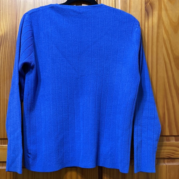 Sweater - Picture 9 of 12